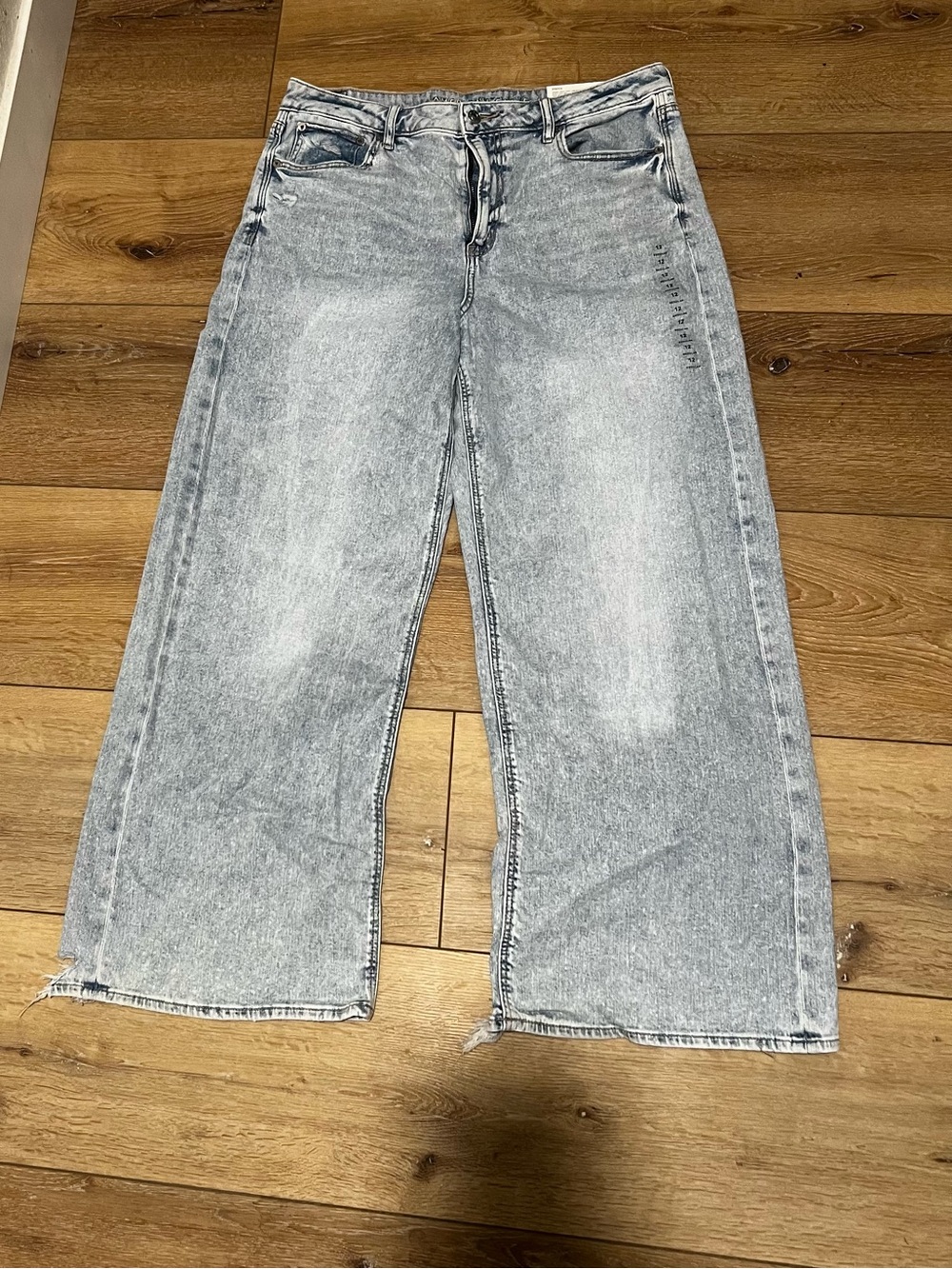 American Eagle Outfitters Light Washed Wide Leg Jeans